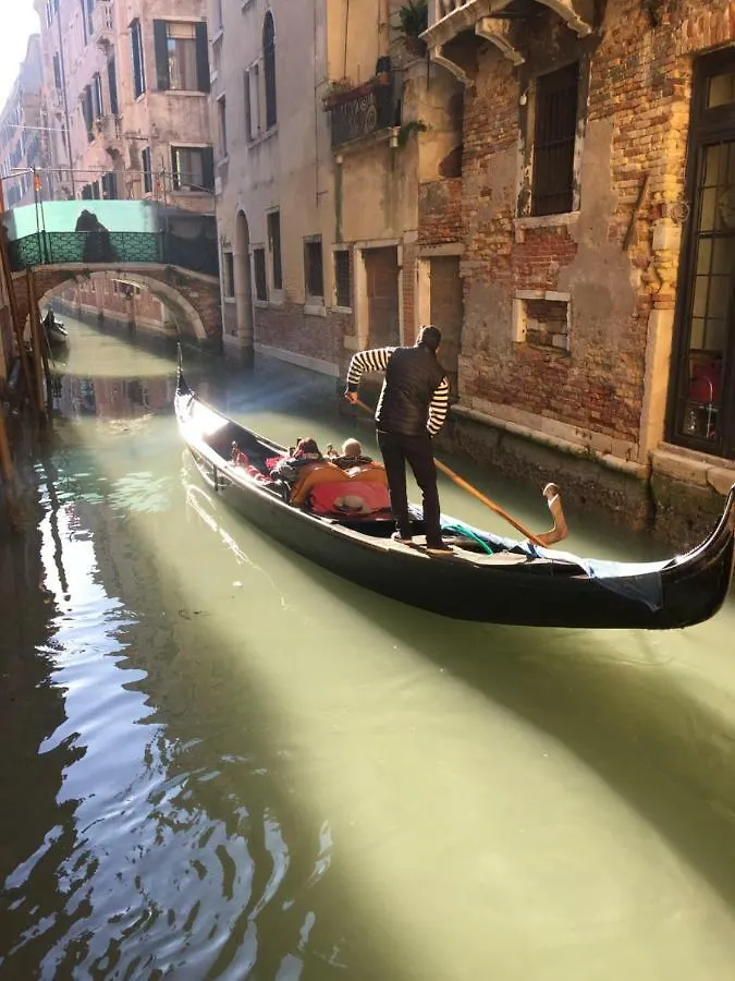 Venice Luxury Watersdoor