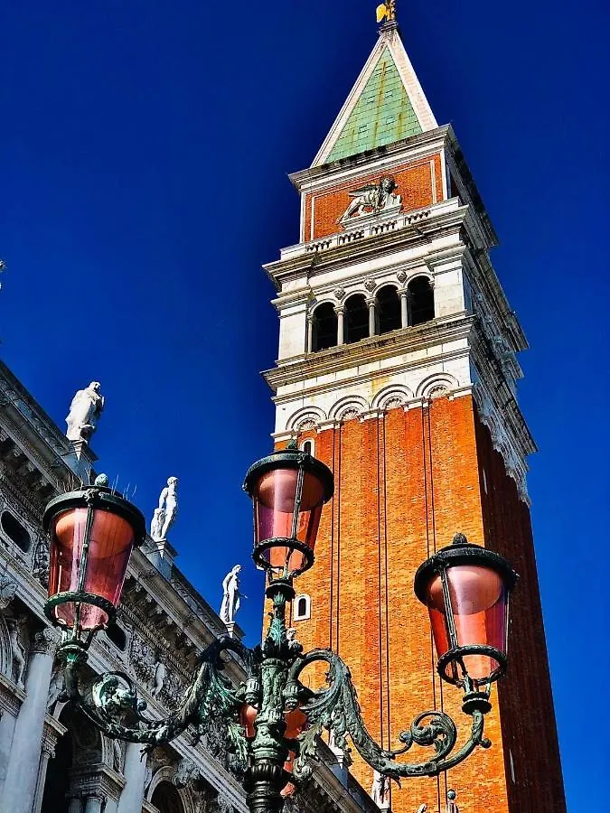 Venice Luxury Watersdoor